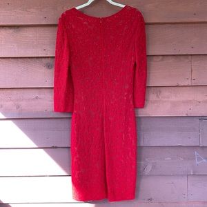 🏷️ FIRM | ST. JOHN BLACK LABEL | Red Lace Over Gold Bodice Sheath Dress | EUC